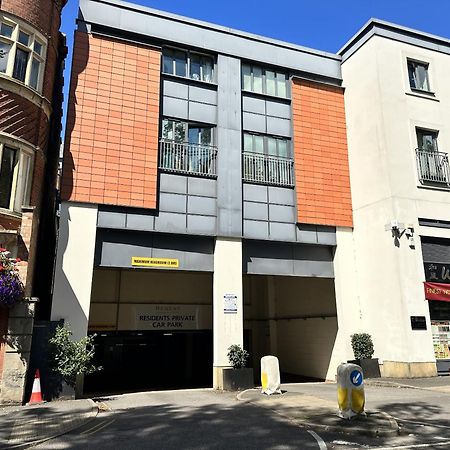 Stunning 2-Bed Town Centre Apartment - Hosted By Hutch Lifestyle Лемингтън Спа Екстериор снимка