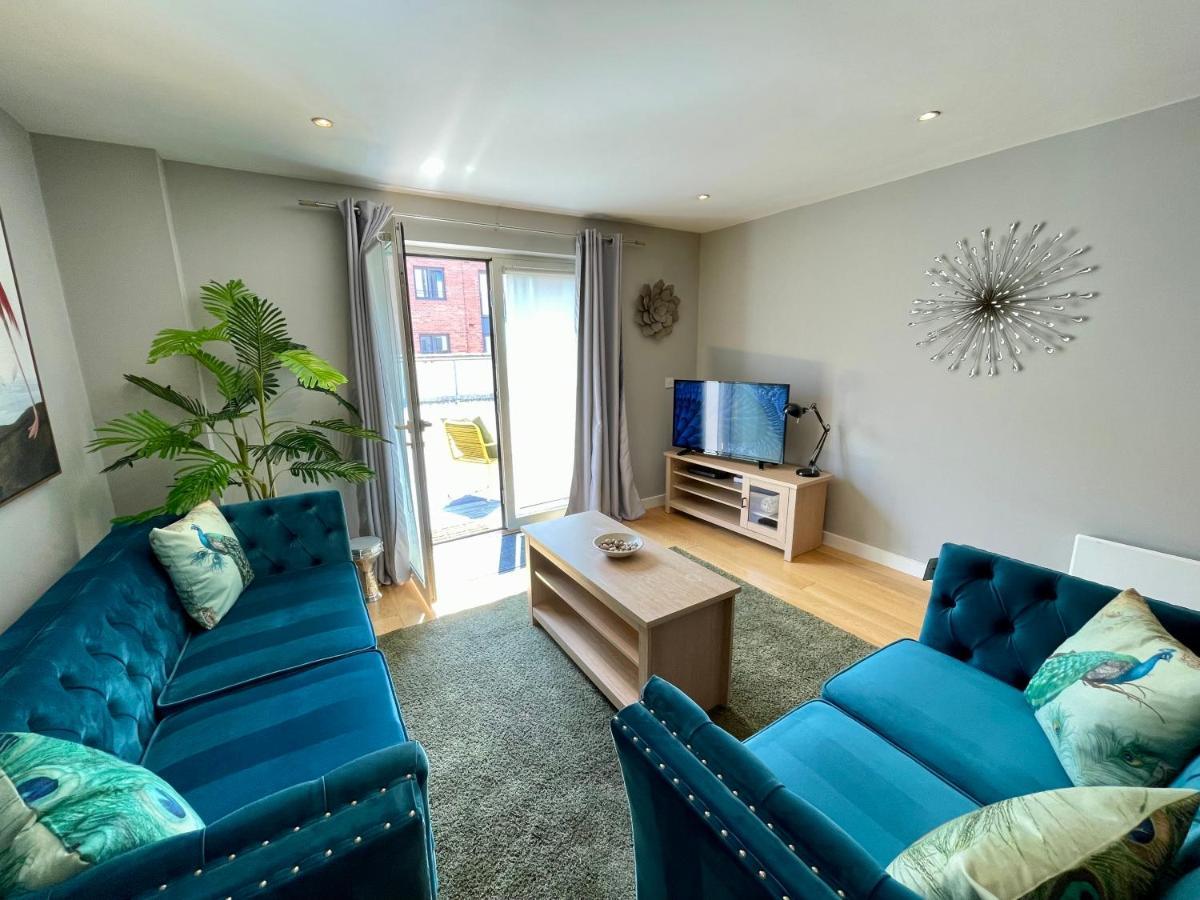 Stunning 2-Bed Town Centre Apartment - Hosted By Hutch Lifestyle Лемингтън Спа Екстериор снимка