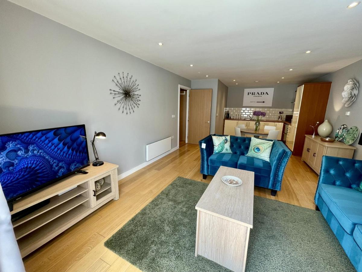 Stunning 2-Bed Town Centre Apartment - Hosted By Hutch Lifestyle Лемингтън Спа Екстериор снимка