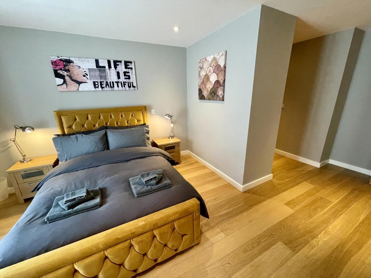Stunning 2-Bed Town Centre Apartment - Hosted By Hutch Lifestyle Лемингтън Спа Екстериор снимка