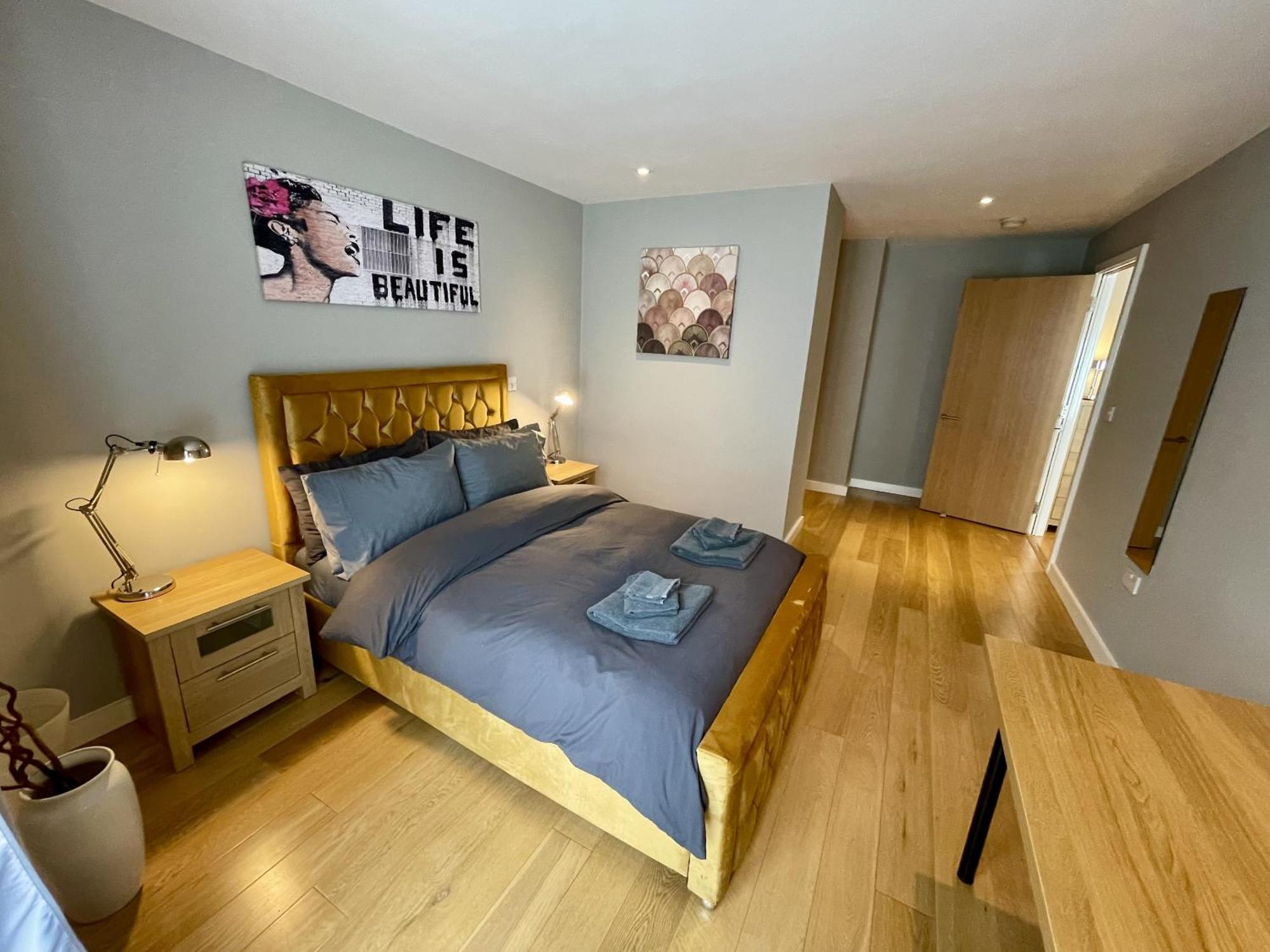 Stunning 2-Bed Town Centre Apartment - Hosted By Hutch Lifestyle Лемингтън Спа Екстериор снимка